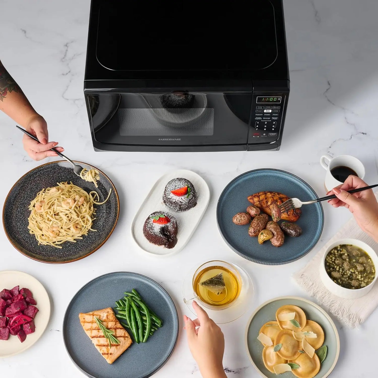 700W Countertop Microwave Oven Auto Cook Defrost Child Safety Lock