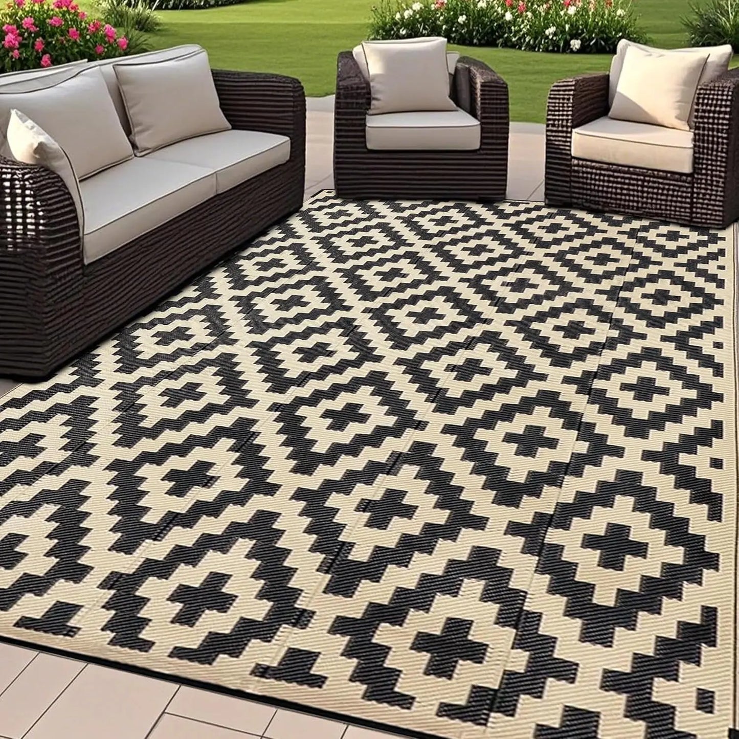 Reversible Plastic Straw Rug for Outdoor Patios and Decks