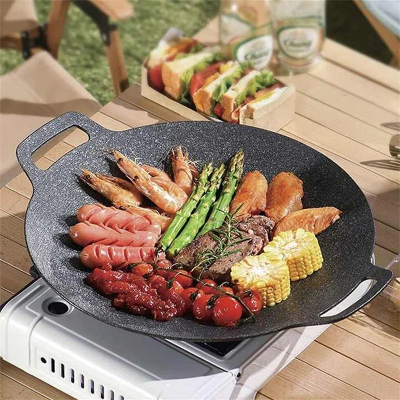 Grill pan large 38 cm, camping style non-stick, dark speckled surface with shrimp, asparagus, corn and veggies.