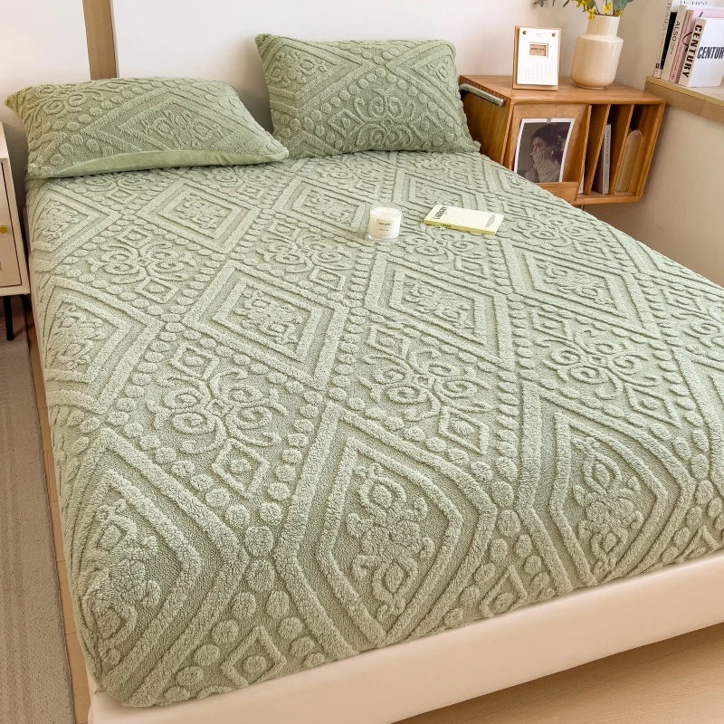 1pc Plush Embossed Fitted Sheet Thick Warm Bedding for Autumn Winter Soft Comfortable Fabric Deep Pocket Design for Queen King Single Bed Machine Washable Pillowcases Not Included