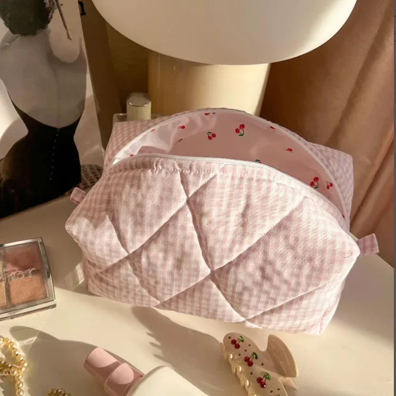 Yiyueqianlicn Cotton Quilted Checkered Cosmetic Bag