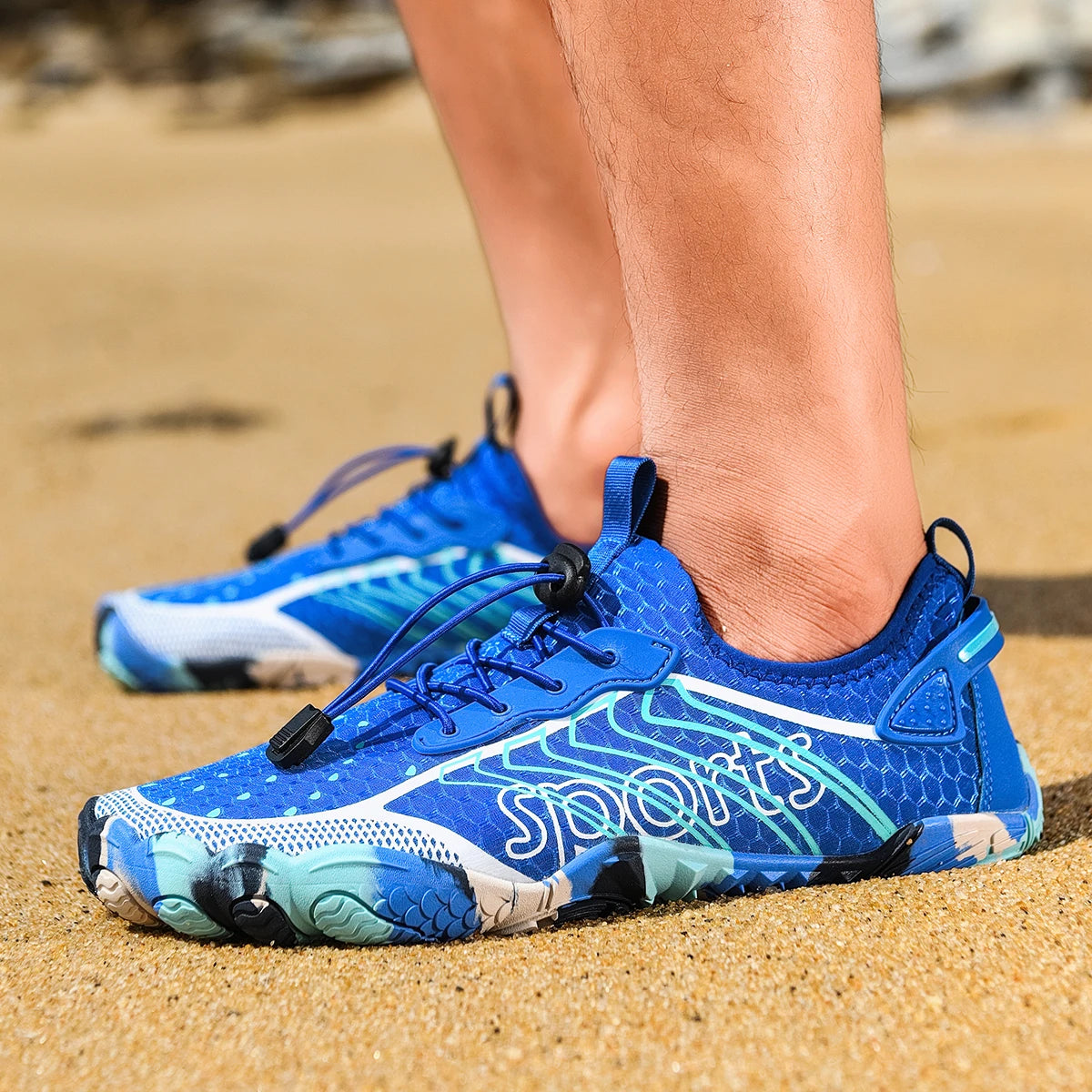 Men's quick-dry water shoes in blue with a non-slip sole for beach and water activities