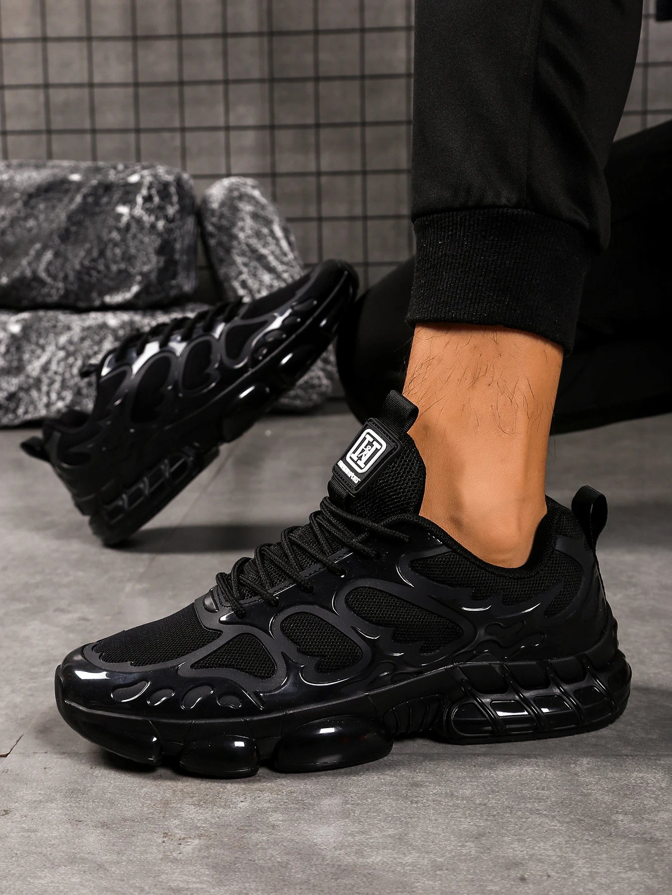 Outdoor Shoes For Men With Shock Absorption And Rubber Sole