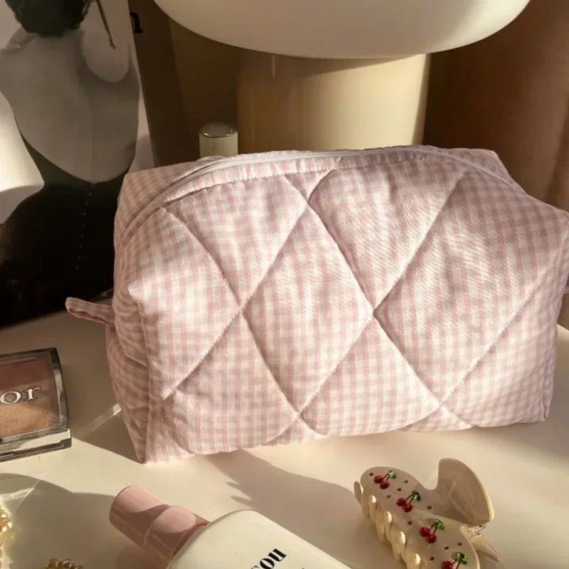 Yiyueqianlicn Cotton Quilted Checkered Cosmetic Bag