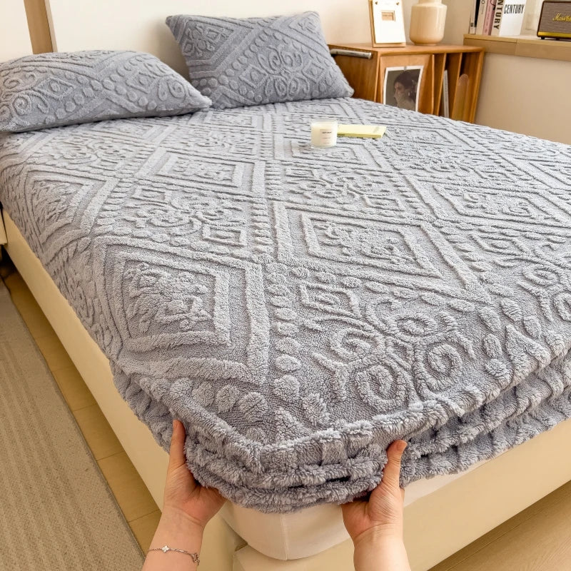 1pc Plush Embossed Fitted Sheet Thick Warm Bedding for Autumn Winter Soft Comfortable Fabric Deep Pocket Design for Queen King Single Bed Machine Washable Pillowcases Not Included