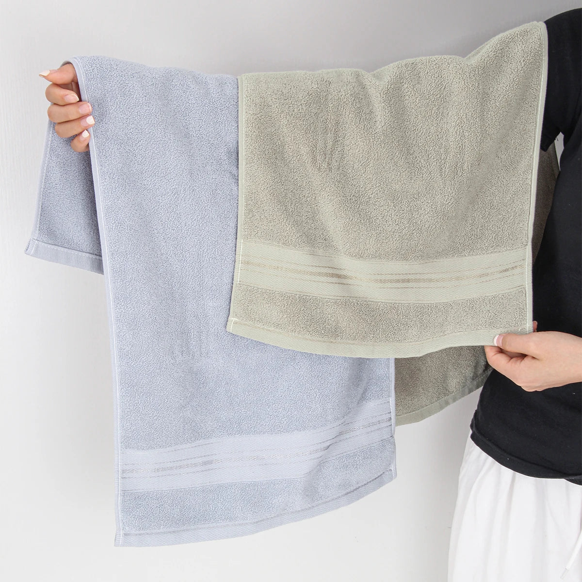 S And B Enterprise 4-piece luxury pure cotton bath towel set in gray and beige